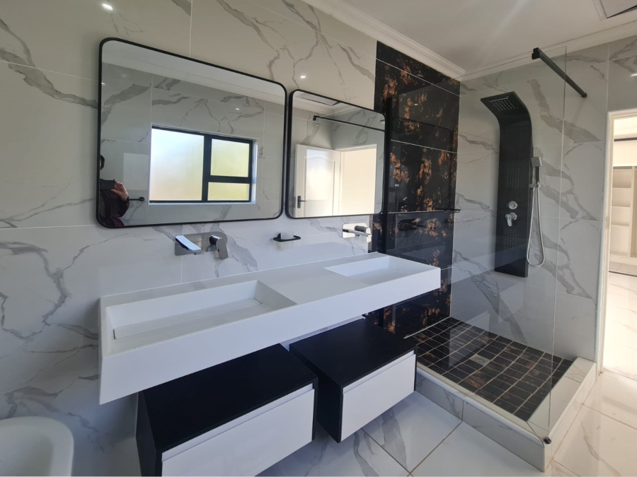 To Let 4 Bedroom Property for Rent in Melodie North West